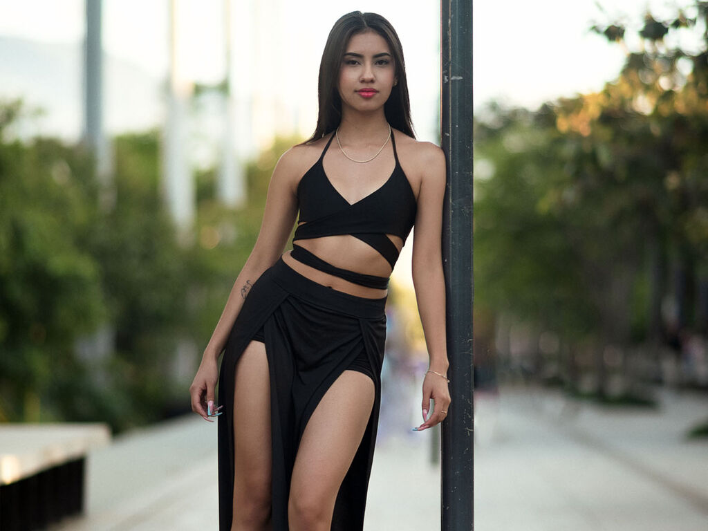 Chloe Luxs